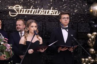 Uczniowie II LO w Wieluniu studniówkę mają już za sobą!